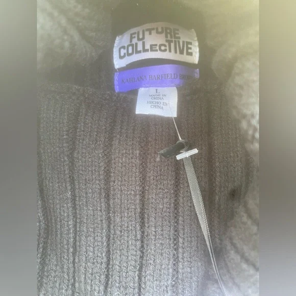 Women’s Future Collection Sweater NWT - Picture 5 of 9